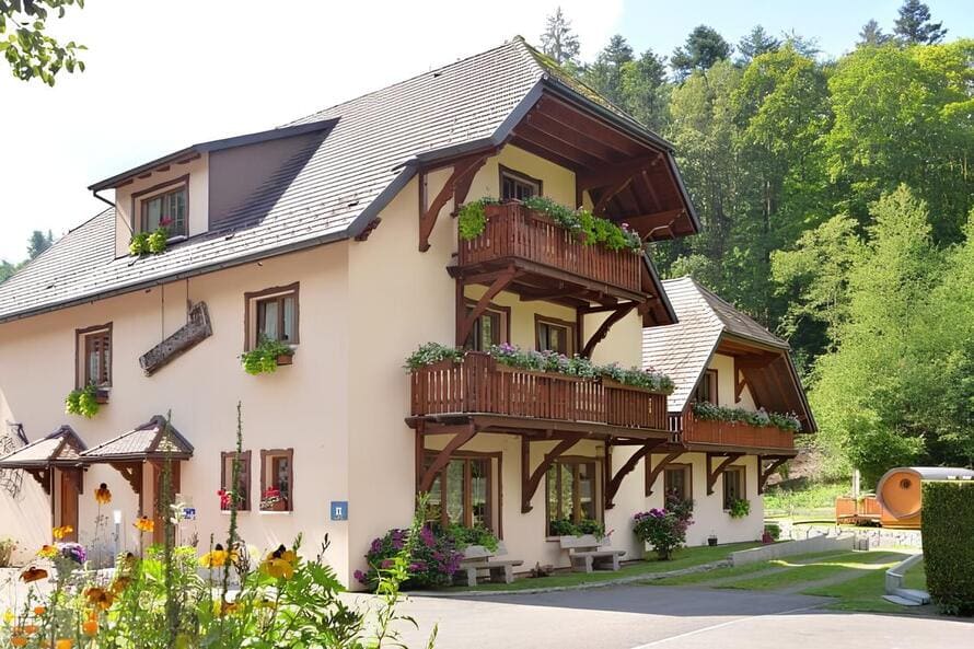 Pour un séjour en chambres d'hôtes ou une étape très agréable en Alsace à quelques mètres de notre Auberge de spécialités Alsaciennes et du Lac de Kruth aux pieds des Vosges